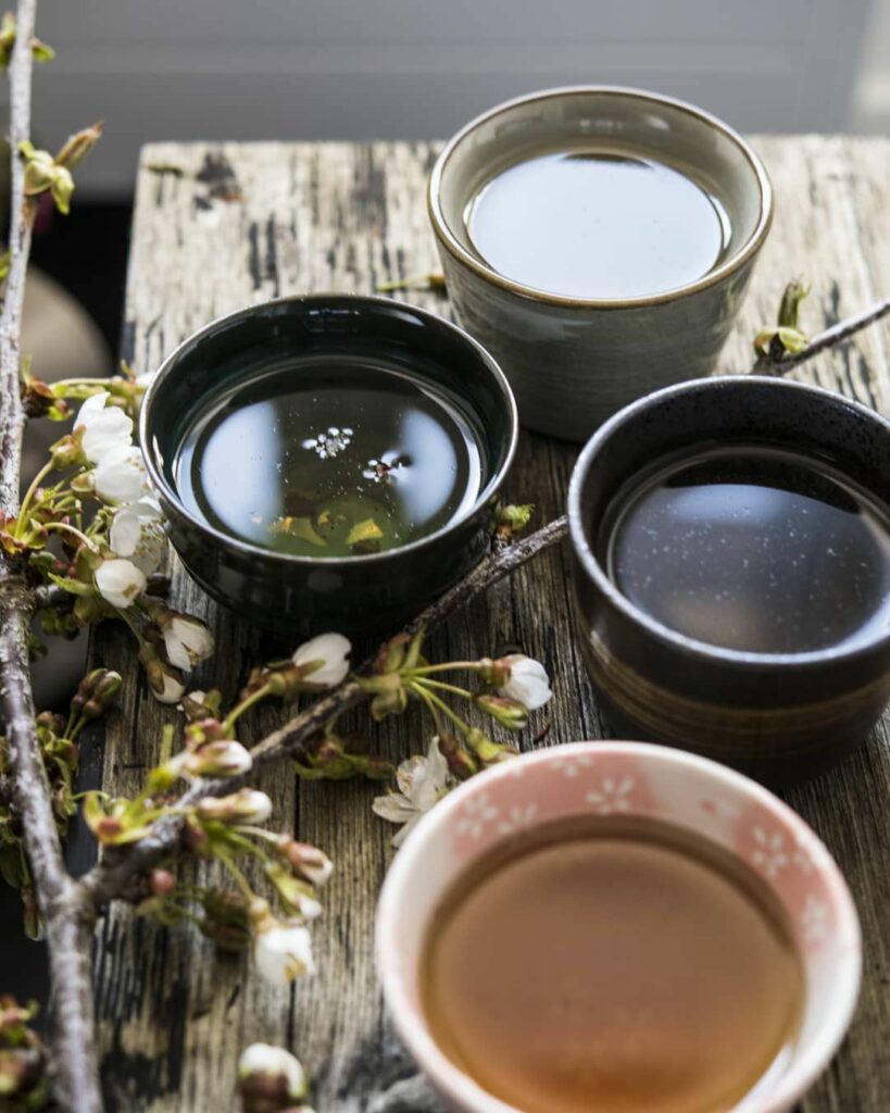 Tasses de différentes sortes de thés